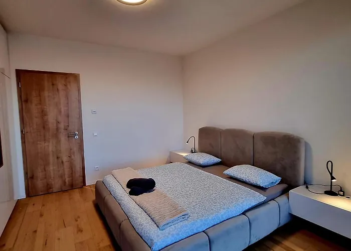 Big Balcony & Free Parking - Premium Apartmán