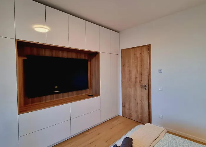 Big Balcony & Free Parking - Premium *